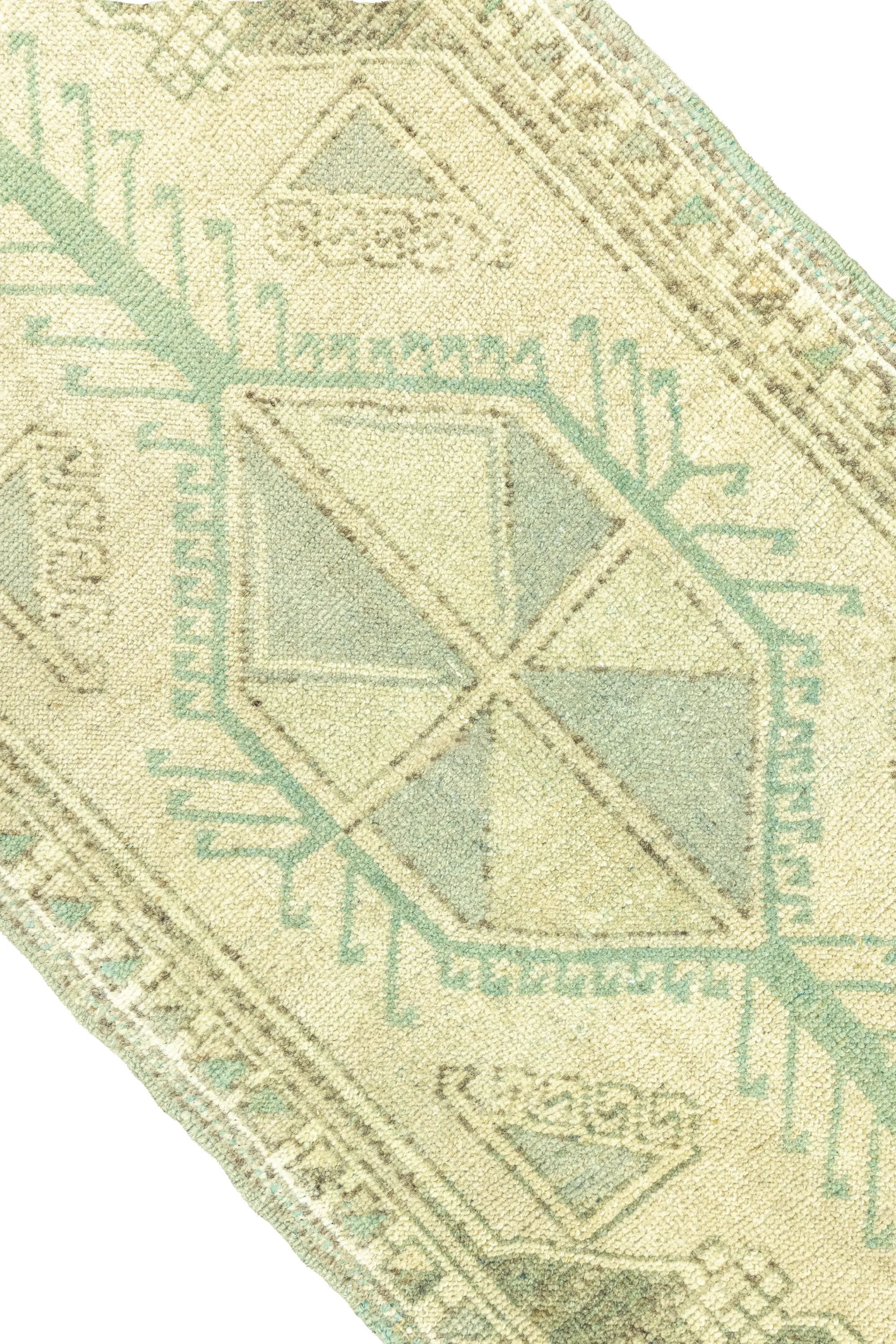 Vintage Turkish Mini Rug No. 662 | 1'8 x 3'5