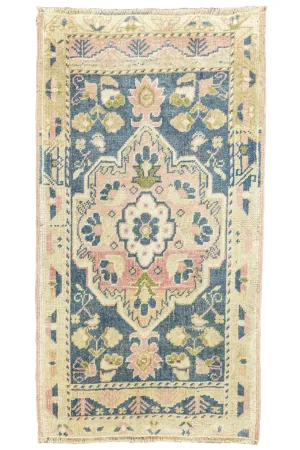 Vintage Turkish Mini Rug No. 666 | 1'10 x 3'5