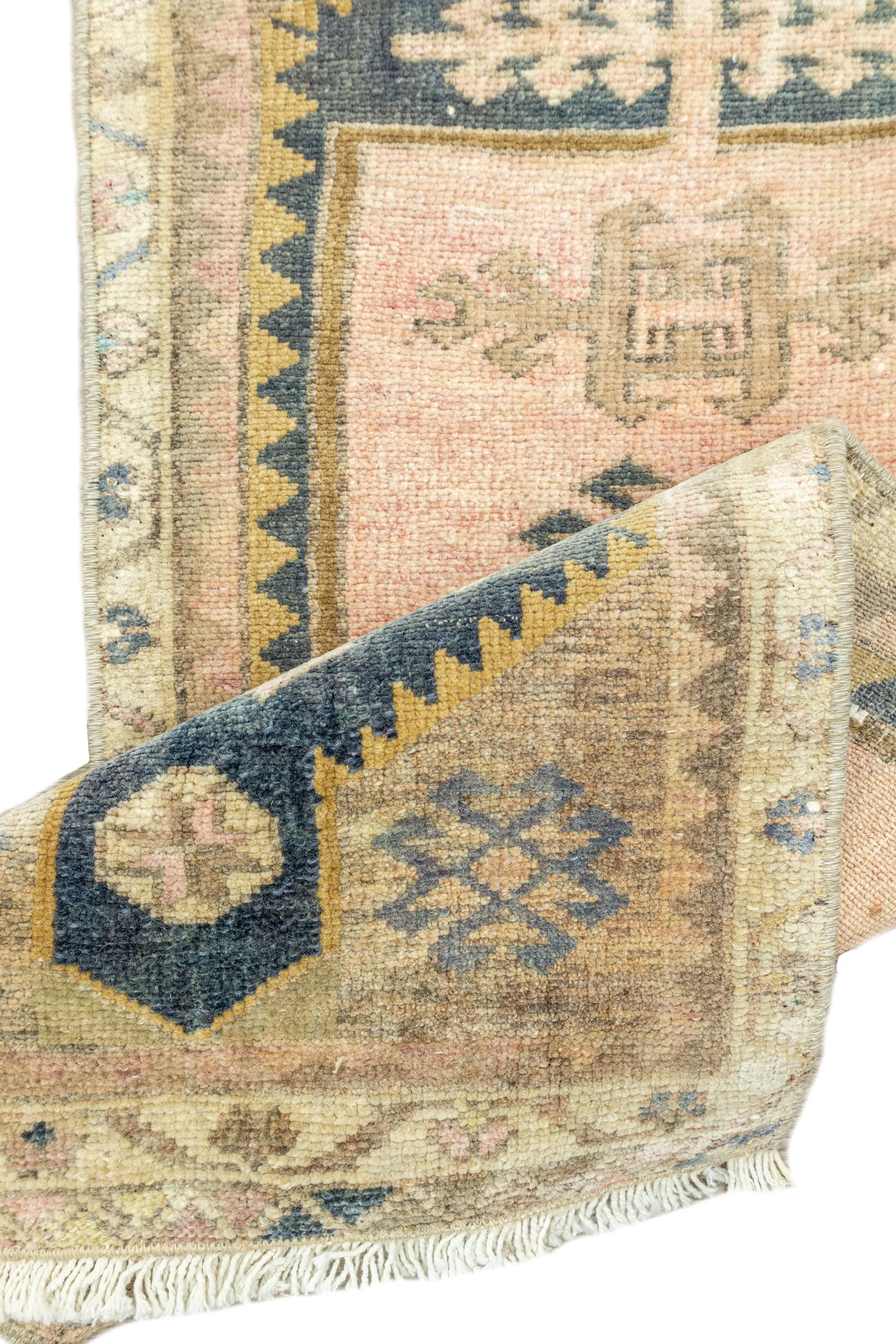 Vintage Turkish Mini Rug No. 667 | 1'6 x 3'6