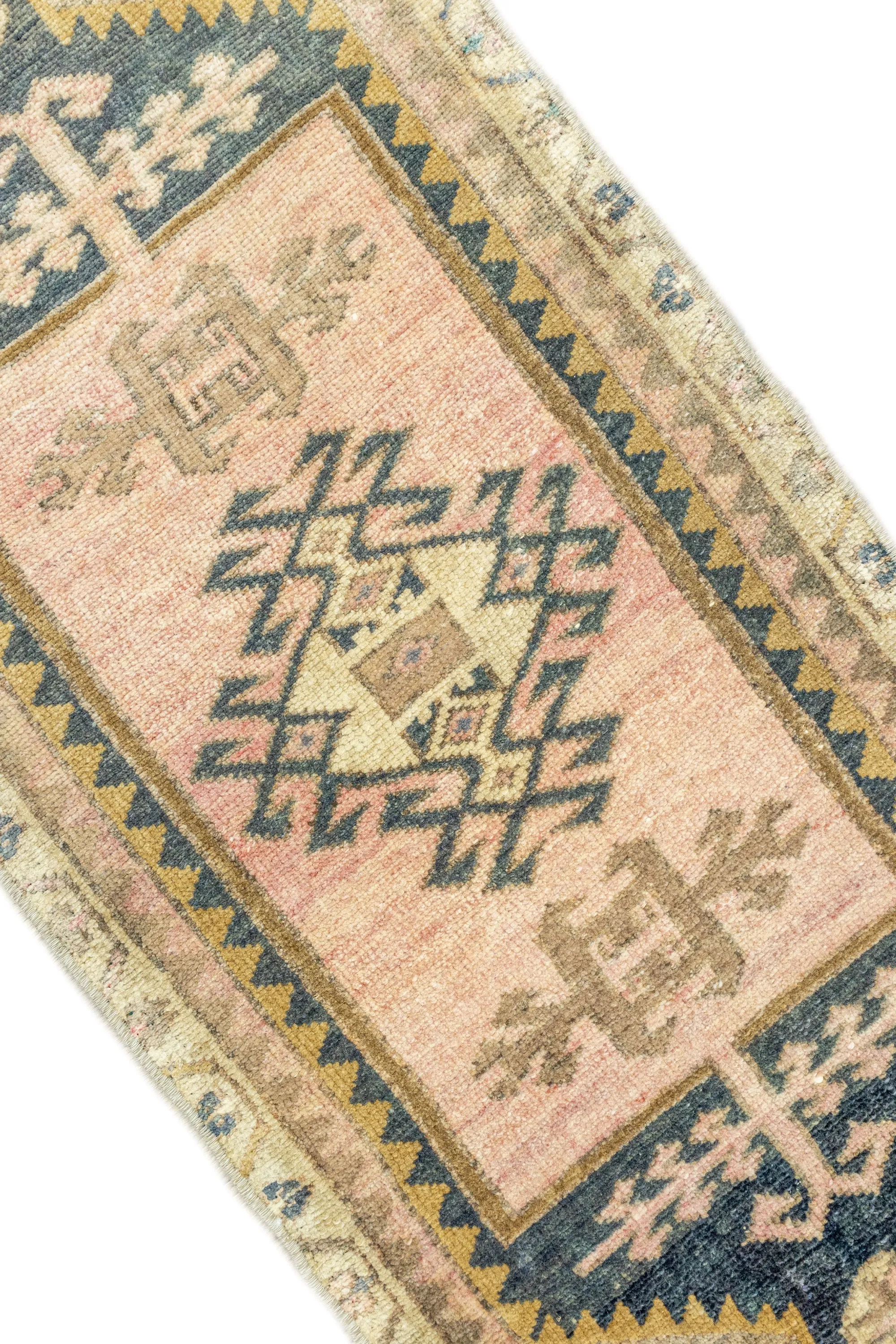 Vintage Turkish Mini Rug No. 667 | 1'6 x 3'6