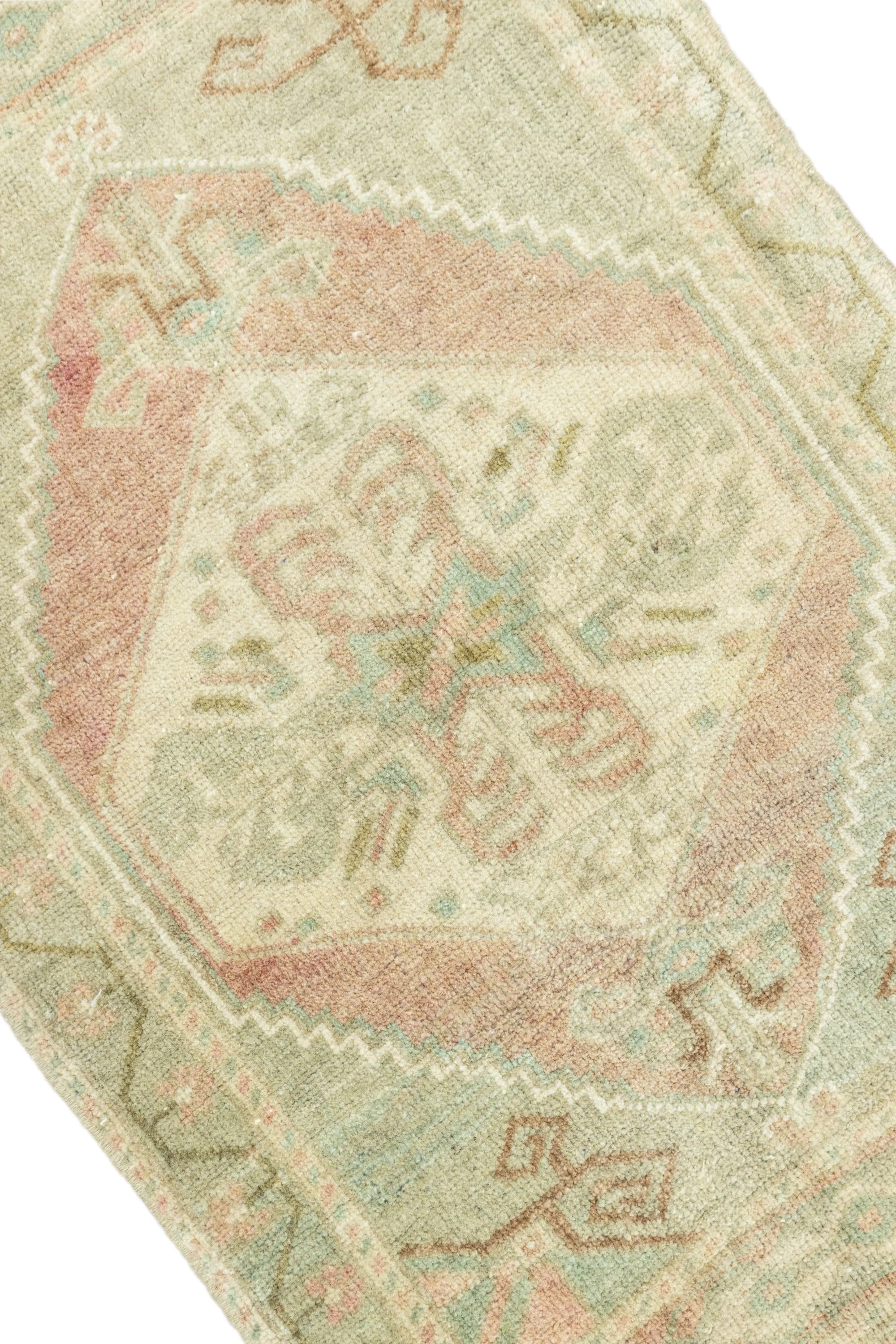 Vintage Turkish Mini Rug No. 672 | 1'9 x 2'10