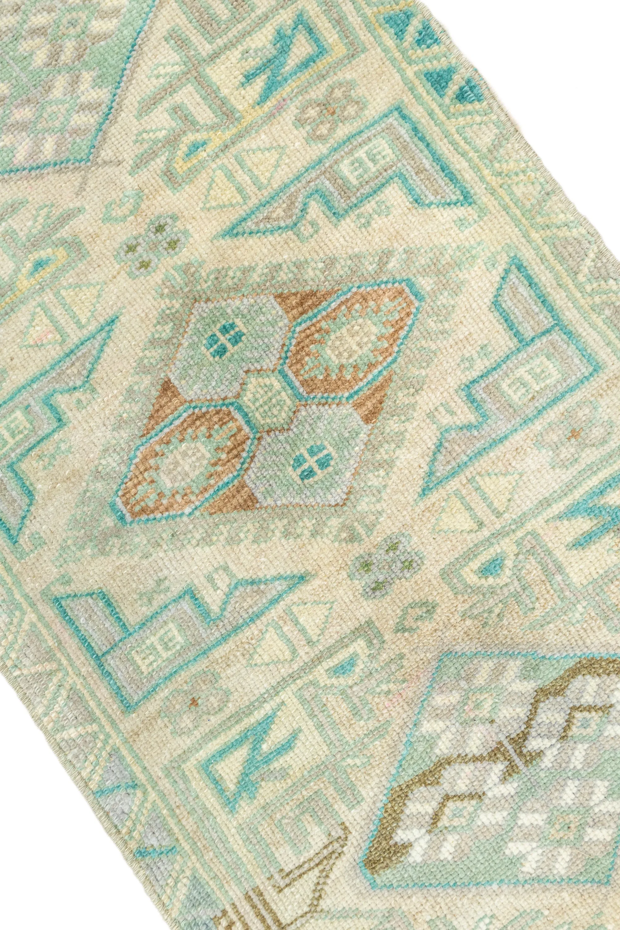 Vintage Turkish Mini Rug No. 679 | 1'8 x 3'
