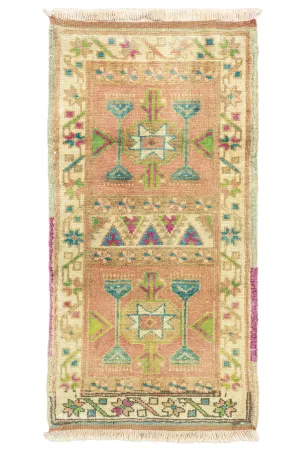 Vintage Turkish Mini Rug No. 680 | 1'6 x 2'10