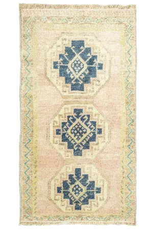 Vintage Turkish Mini Rug No. 687 | 1'8 x 3'1