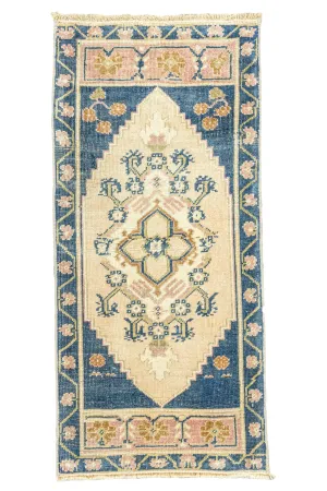 Vintage Turkish Mini Rug No. 692 | 1'8 x 3'7