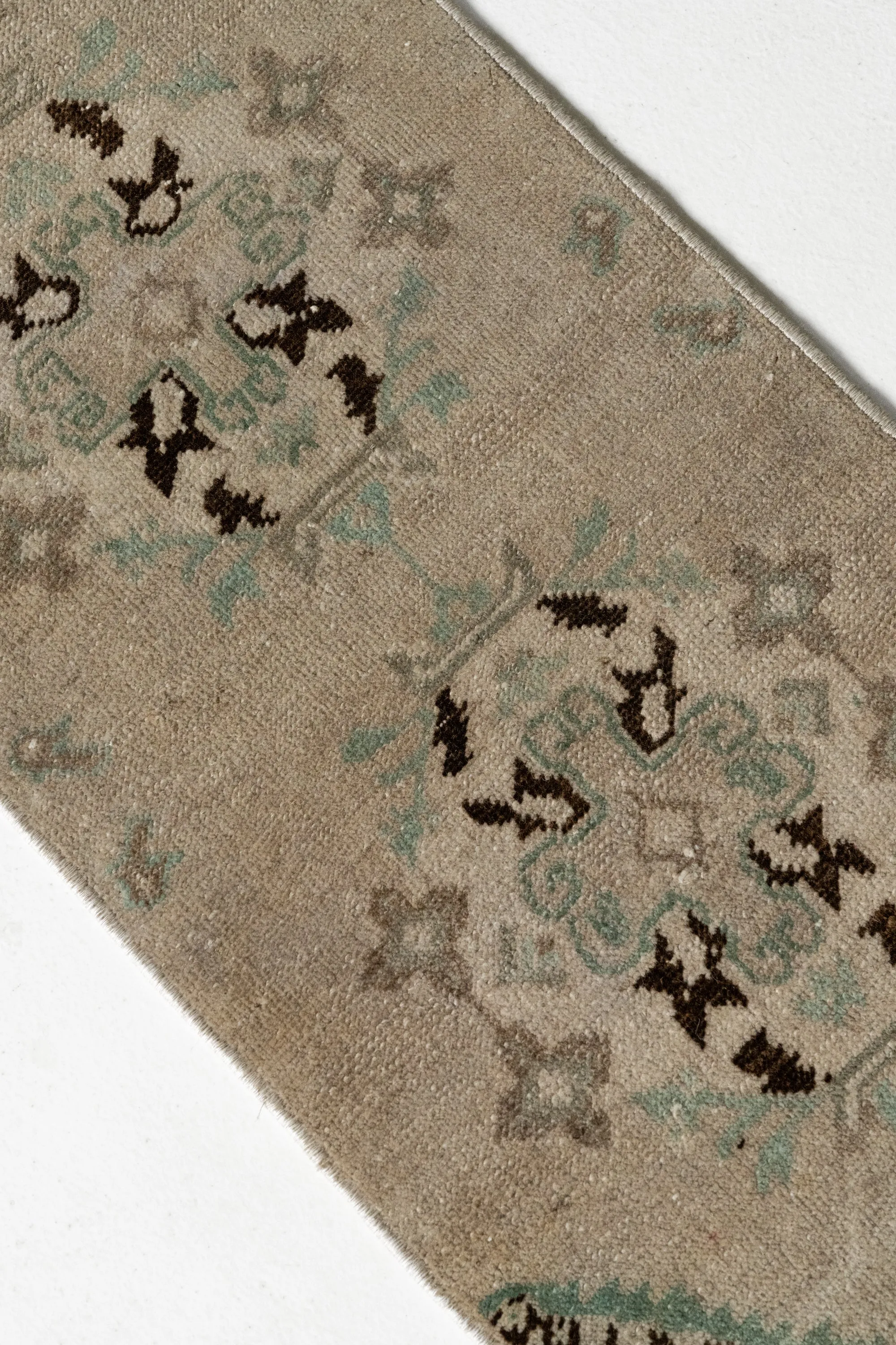 Vintage Turkish Mini Rug No. 709 | 1'4 x 2'8