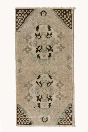 Vintage Turkish Mini Rug No. 709 | 1'4 x 2'8