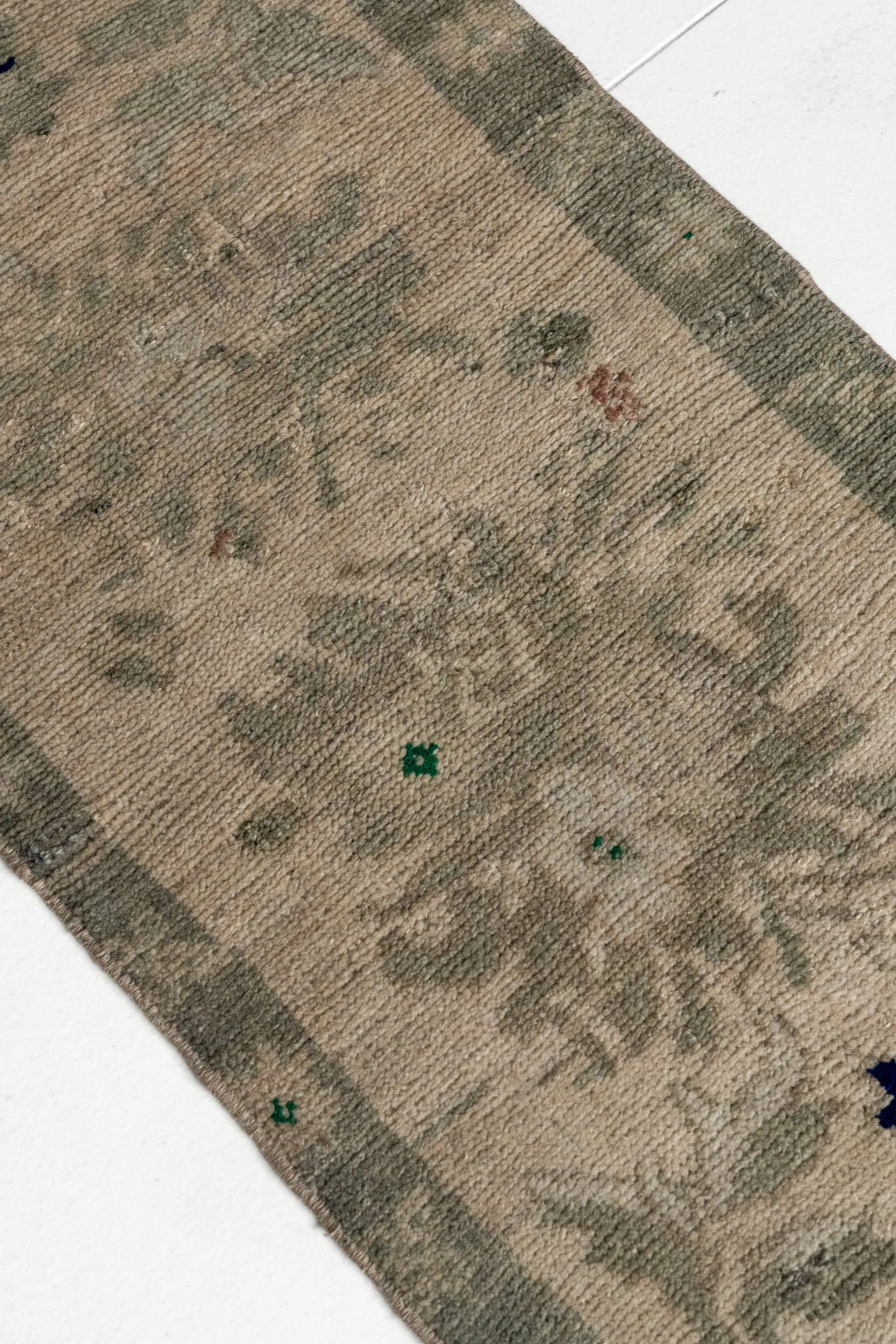 Vintage Turkish Mini Rug No. 710 | 1'6 x 3'4