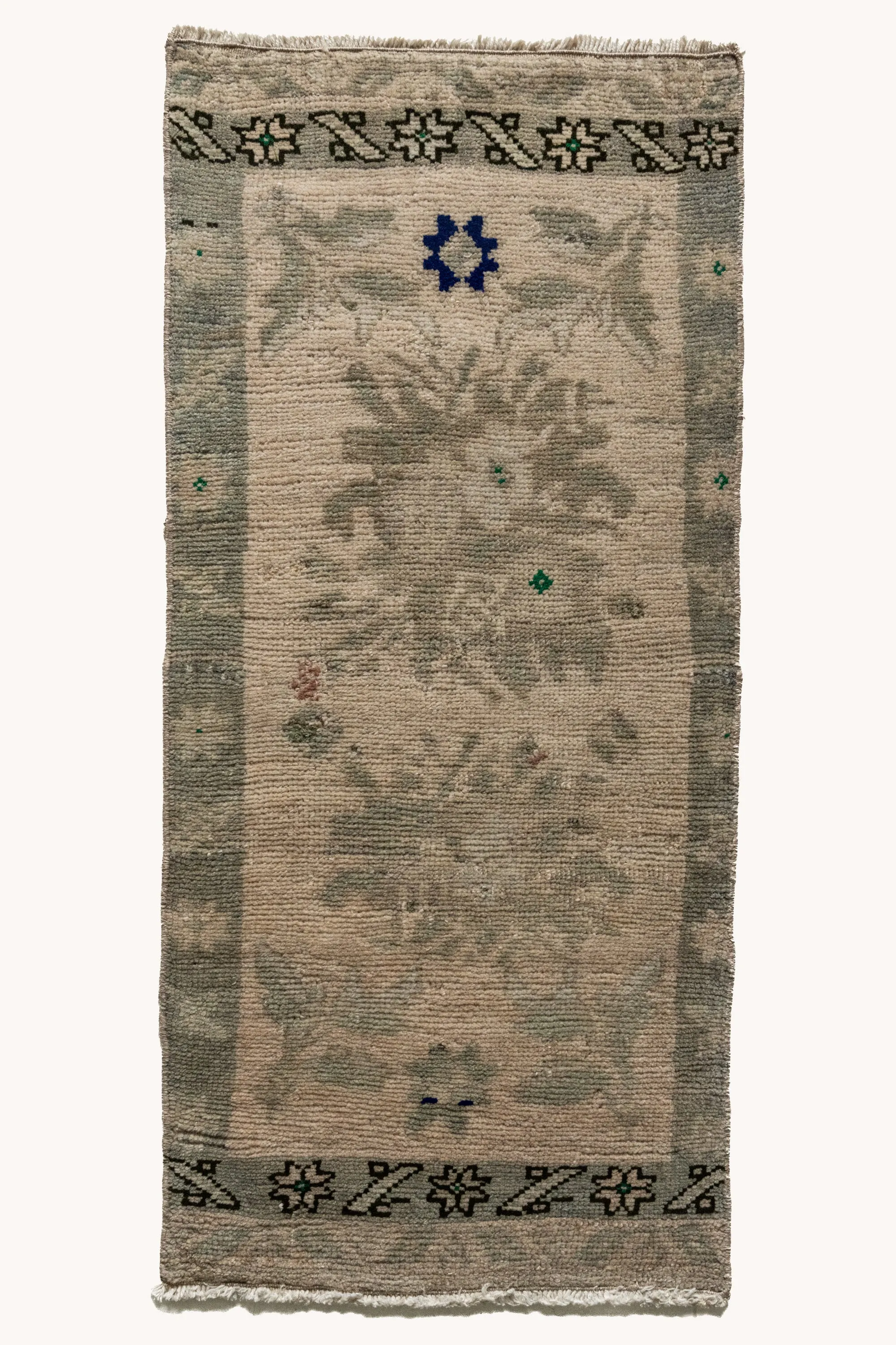 Vintage Turkish Mini Rug No. 710 | 1'6 x 3'4