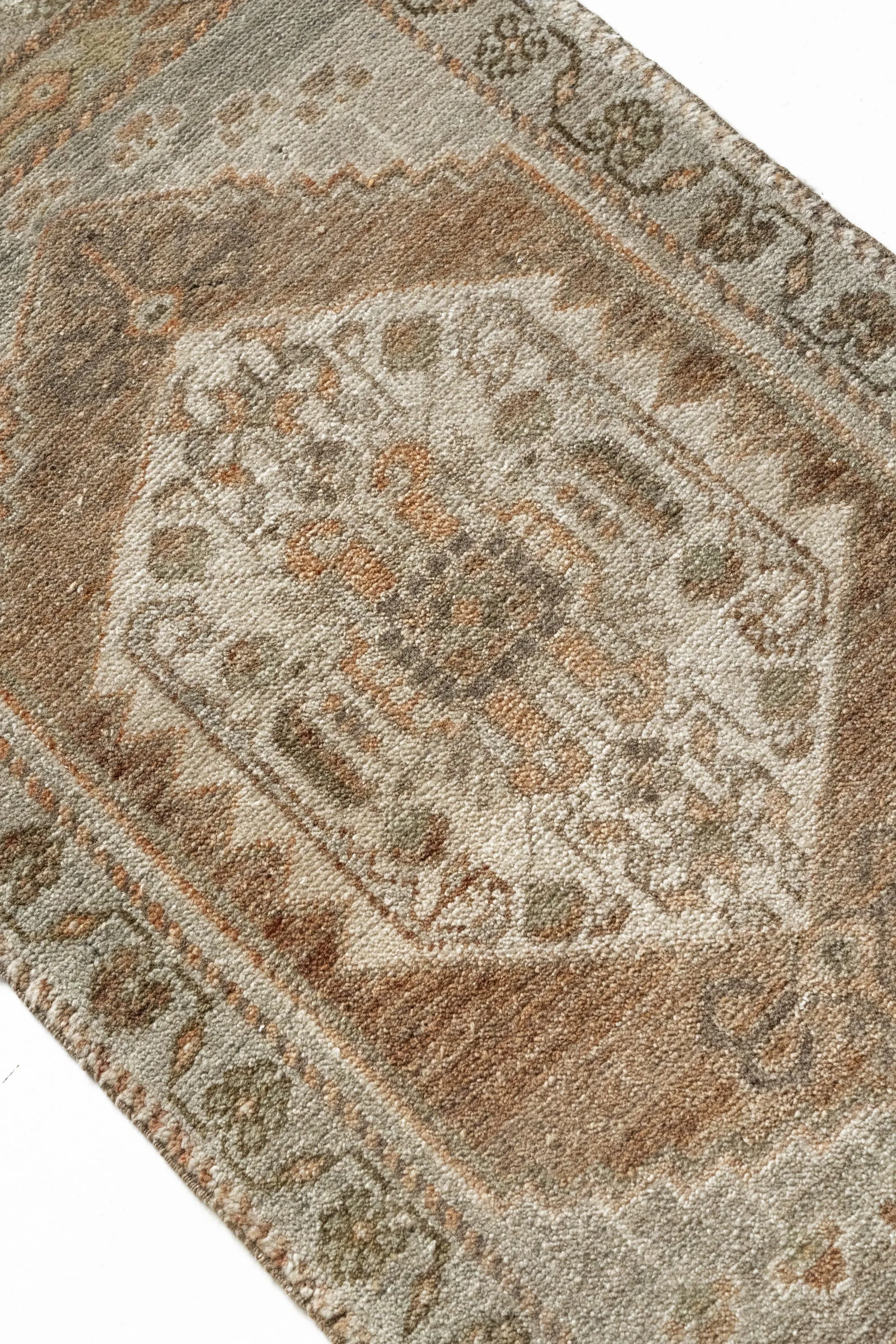 Vintage Turkish Mini Rug No. 714 | 1'9 x 3'