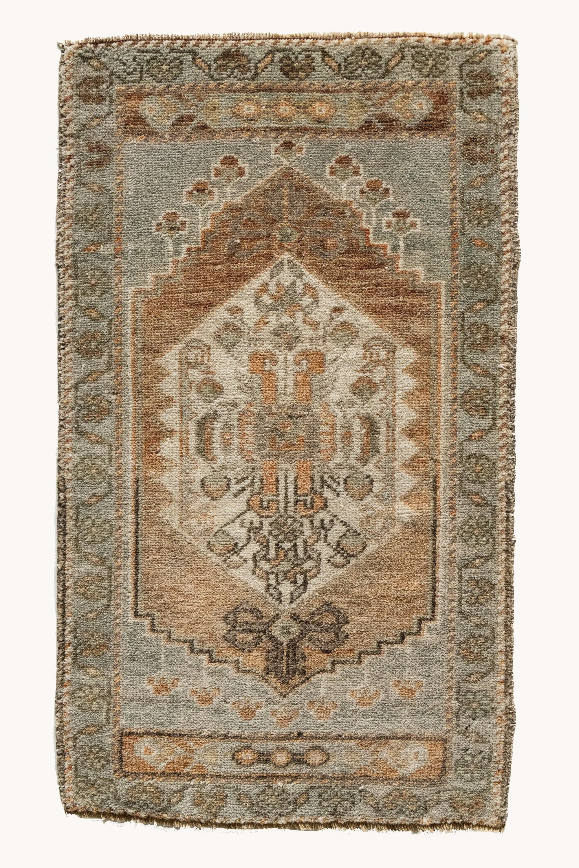 Vintage Turkish Mini Rug No. 716 | 1'9 x 3'