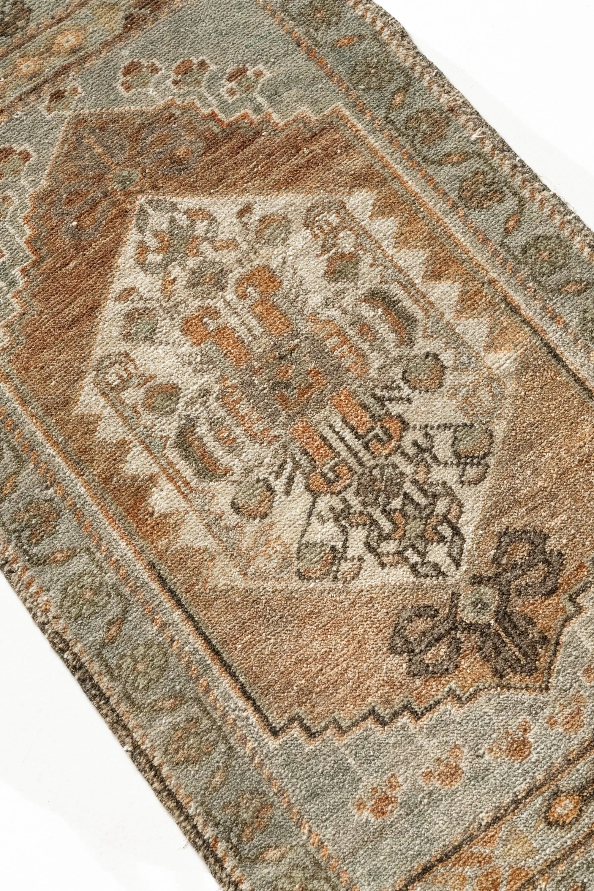 Vintage Turkish Mini Rug No. 716 | 1'9 x 3'