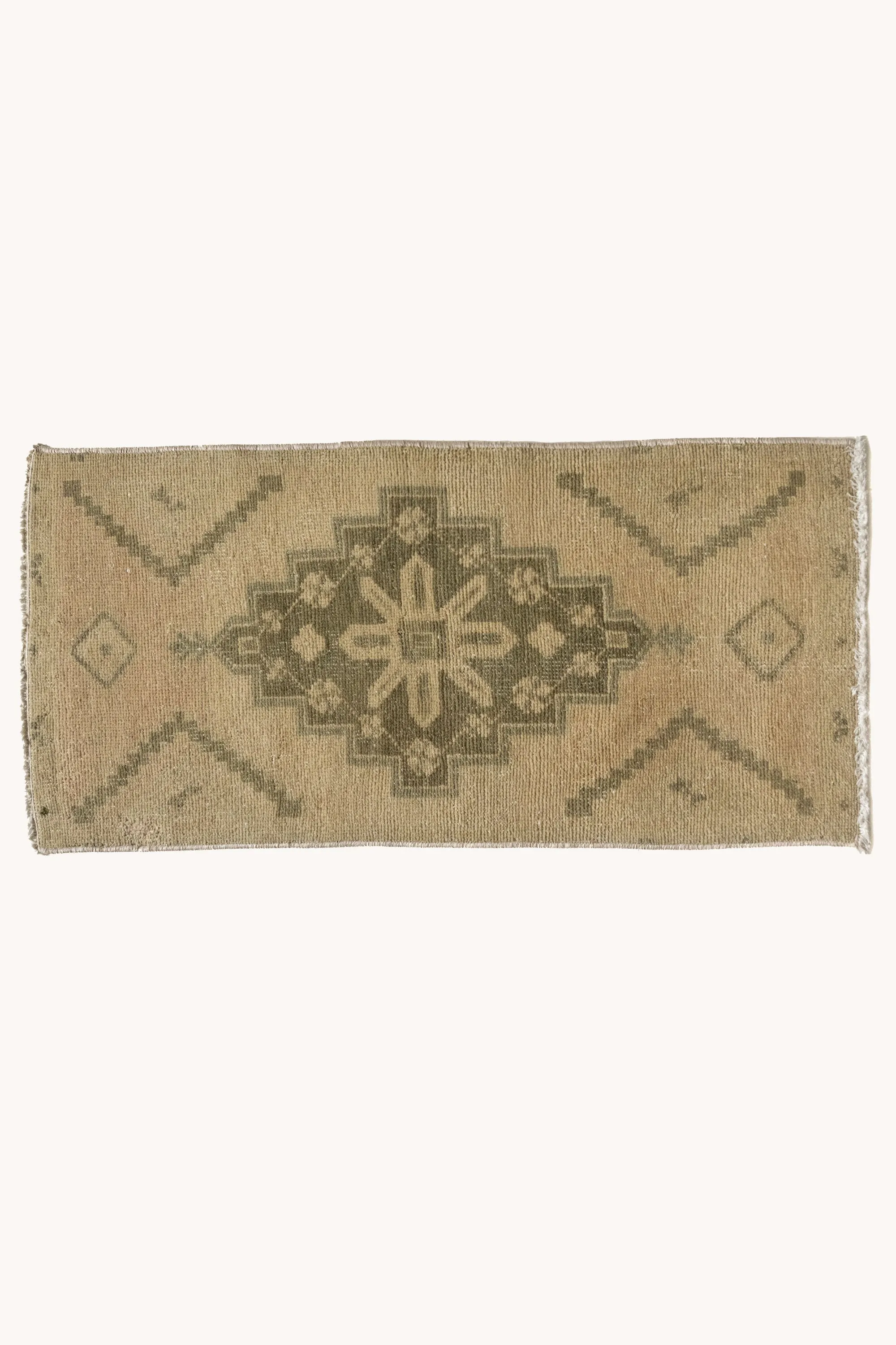 Vintage Turkish Mini Rug No. 720 | 1'5 x 3'
