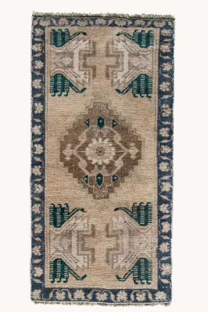 Vintage Turkish Mini Rug No. 721 | 1'7 x 3'2