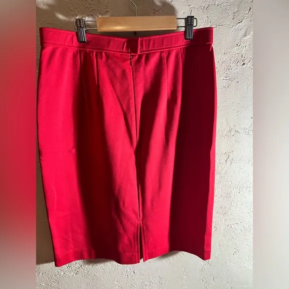 Women's Suit 2pc Red w/ gold zipper detail, Med. by Styled by Joe Zee, knit