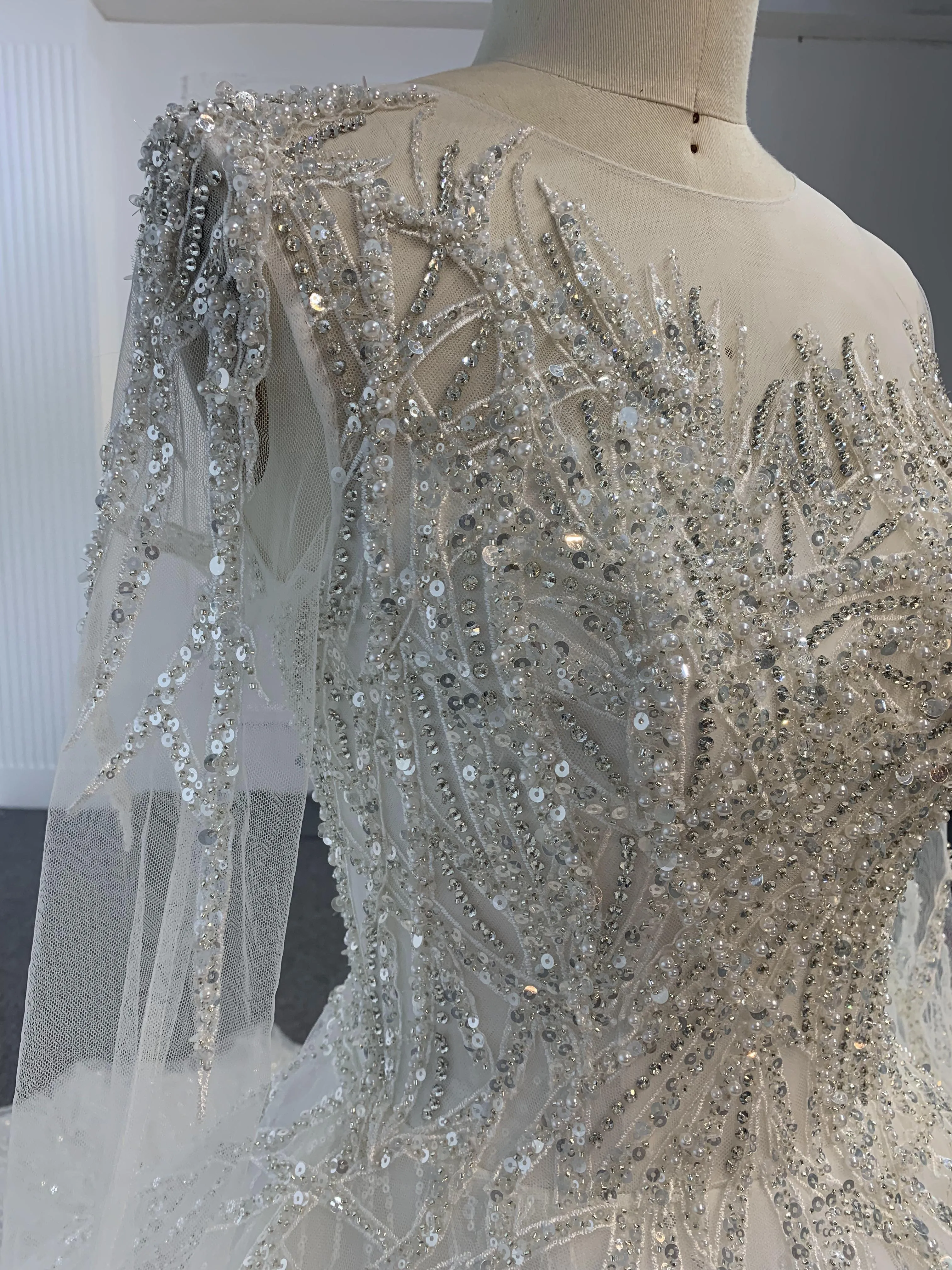 Z009-Long Sleeve Luxurious Sparkle Wedding Gown With Removable Decorative Piece
