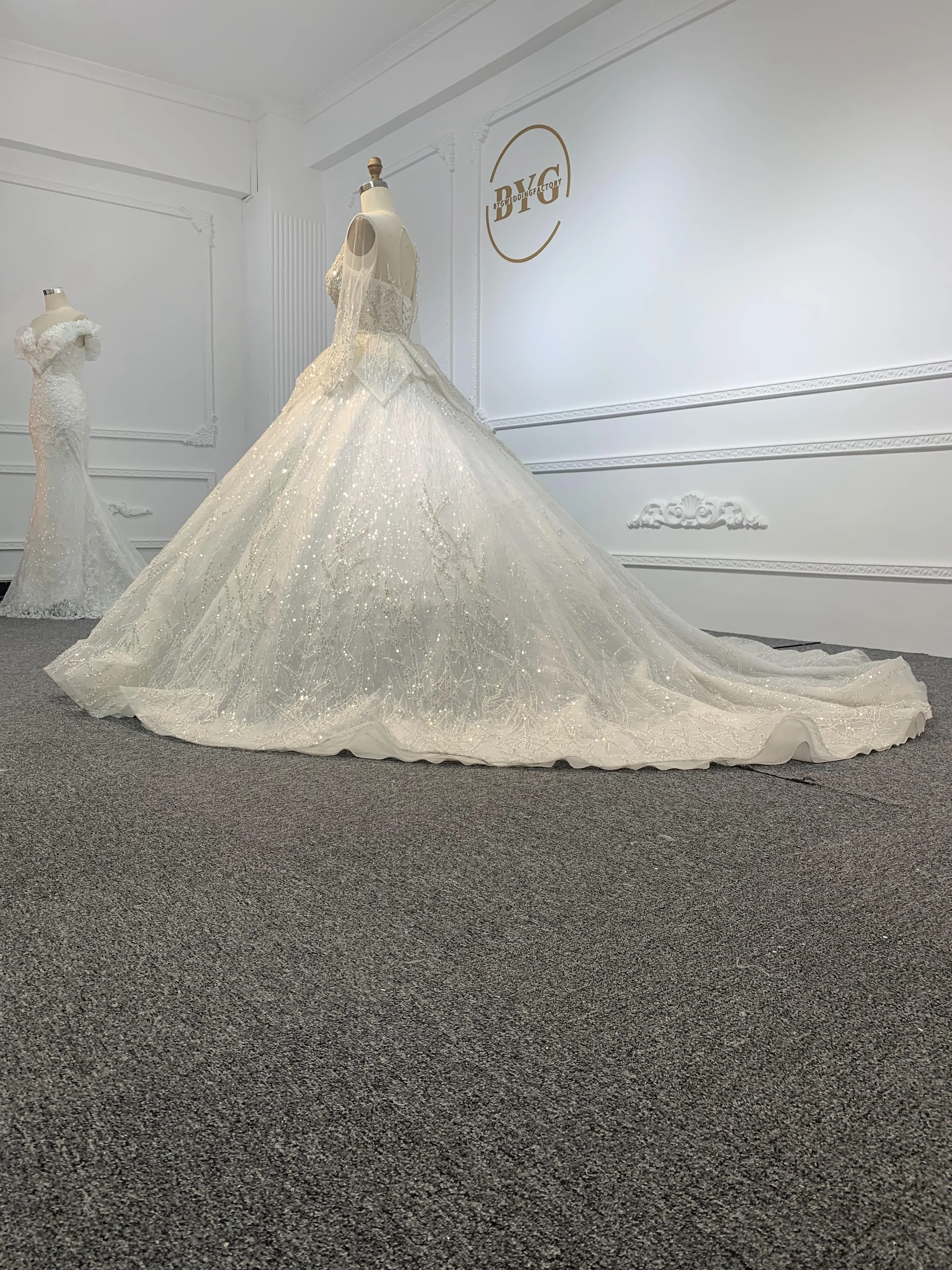 Z009-Long Sleeve Luxurious Sparkle Wedding Gown With Removable Decorative Piece